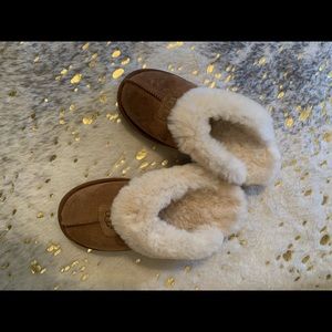 Uggs coquette slippers barely worn